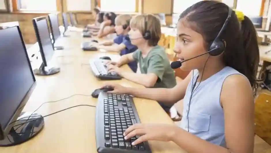 kids coding girl